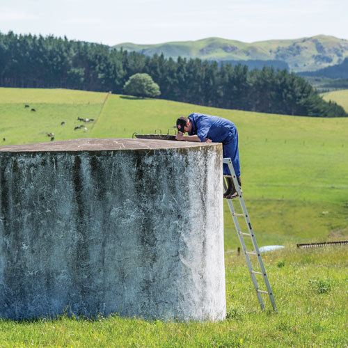 Looking-into-water-tank